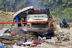 Phương tiện gặp nạn mang biển kiểm soát 29B-614.06, thuộc sở hữu của Công ty trách nhiệm hữu hạn Thương mại và Du lịch Đức Linh Anh. (Ảnh: THANH SƠN)