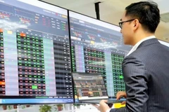 Nhà đầu tư chờ đợi xu hướng mới của thị trường chứng khoán Việt Nam.