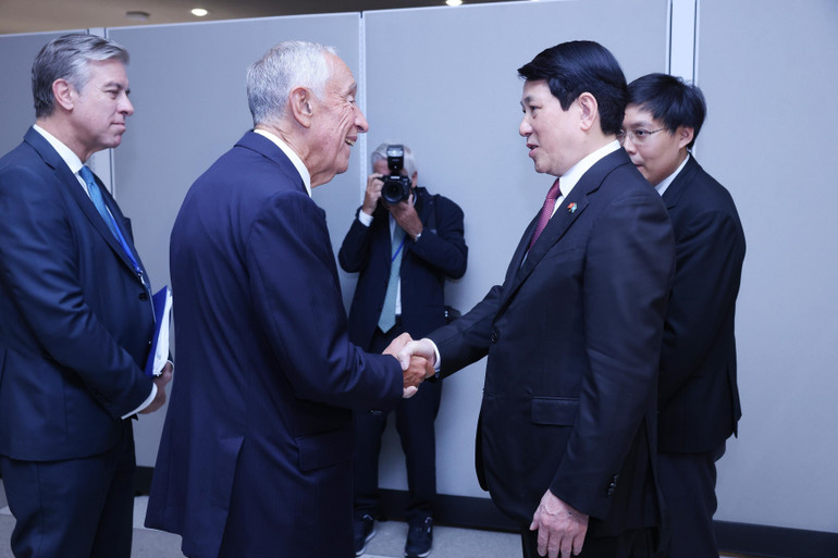 Chủ tịch nước Lương Cường gặp Tổng thống Bồ Đào Nha Marcelo Rebelo de Sousa. (Ảnh: Lâm Khánh/TTXVN) vna-potal-chu-tich-nuoc-luong-cuong-gap-tong-thong-bo-dao-nha-8292645.jpg