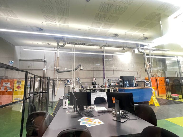 Dentro do UTS TechLab. b3.jpg