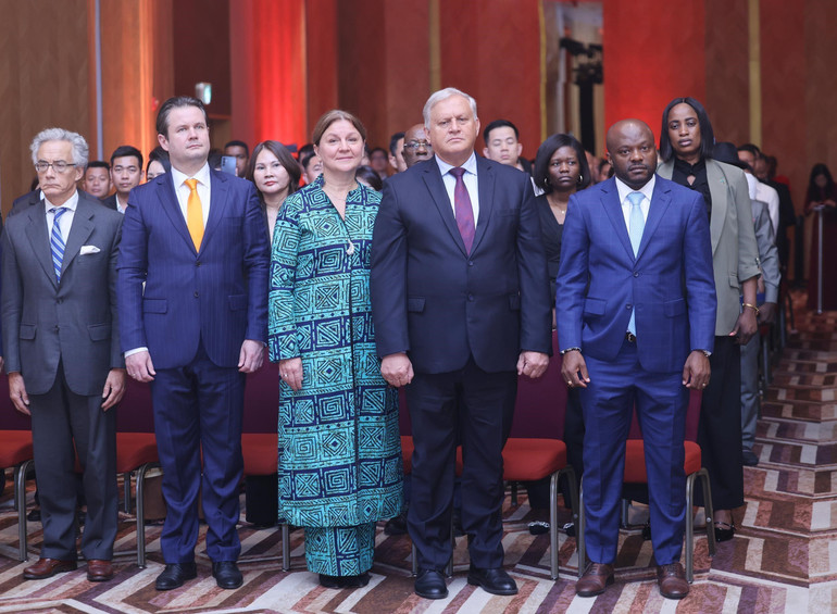Đại biểu các nước dự Lễ kỷ niệm 50 năm thiết lập quan hệ ngoại giao Việt Nam-Angola. (Ảnh: Lâm Khánh/TTXVN) vna-potal-chu-tich-nuoc-du-le-ky-niem-50-nam-thiet-lap-quan-he-ngoai-giao-viet-nam-angola-8197210.jpg