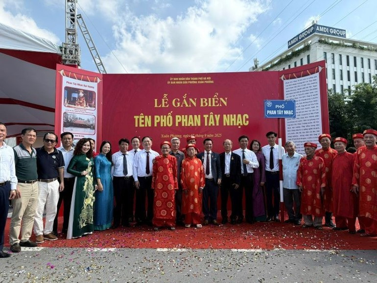 Phố Phan Tây Nhạc nối điểm giao phố Trịnh Văn Bô tại chân cầu vượt Tasco, đến ngã tư giao tỉnh lộ 70 tại đoạn khớp nối, giáp Khu đô thị Vân Canh. fdfdg.jpg