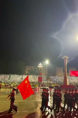 Khối quân nhân Trung Quốc tiến vào Quảng trường Ba Đình trước giờ tổng duyệt