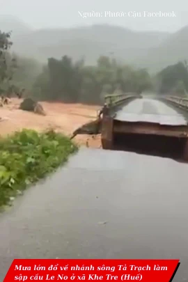 Mưa lớn làm sập cầu Le No ở Huế
