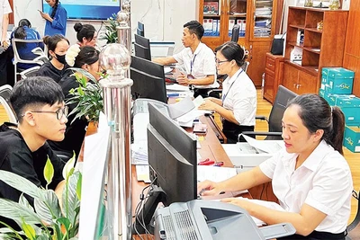 Trung tâm Phục vụ hành chính công xã Việt Tiến, tỉnh Hưng Yên tận tụy phục vụ nhân dân.