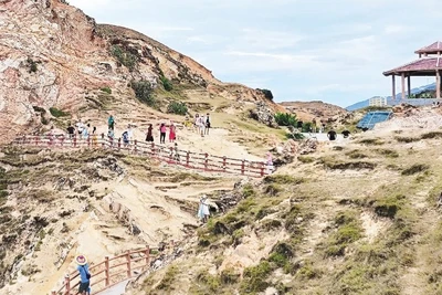 Thắng cảnh Eo Gió (phường Quy Nhơn Đông, tỉnh Gia Lai).