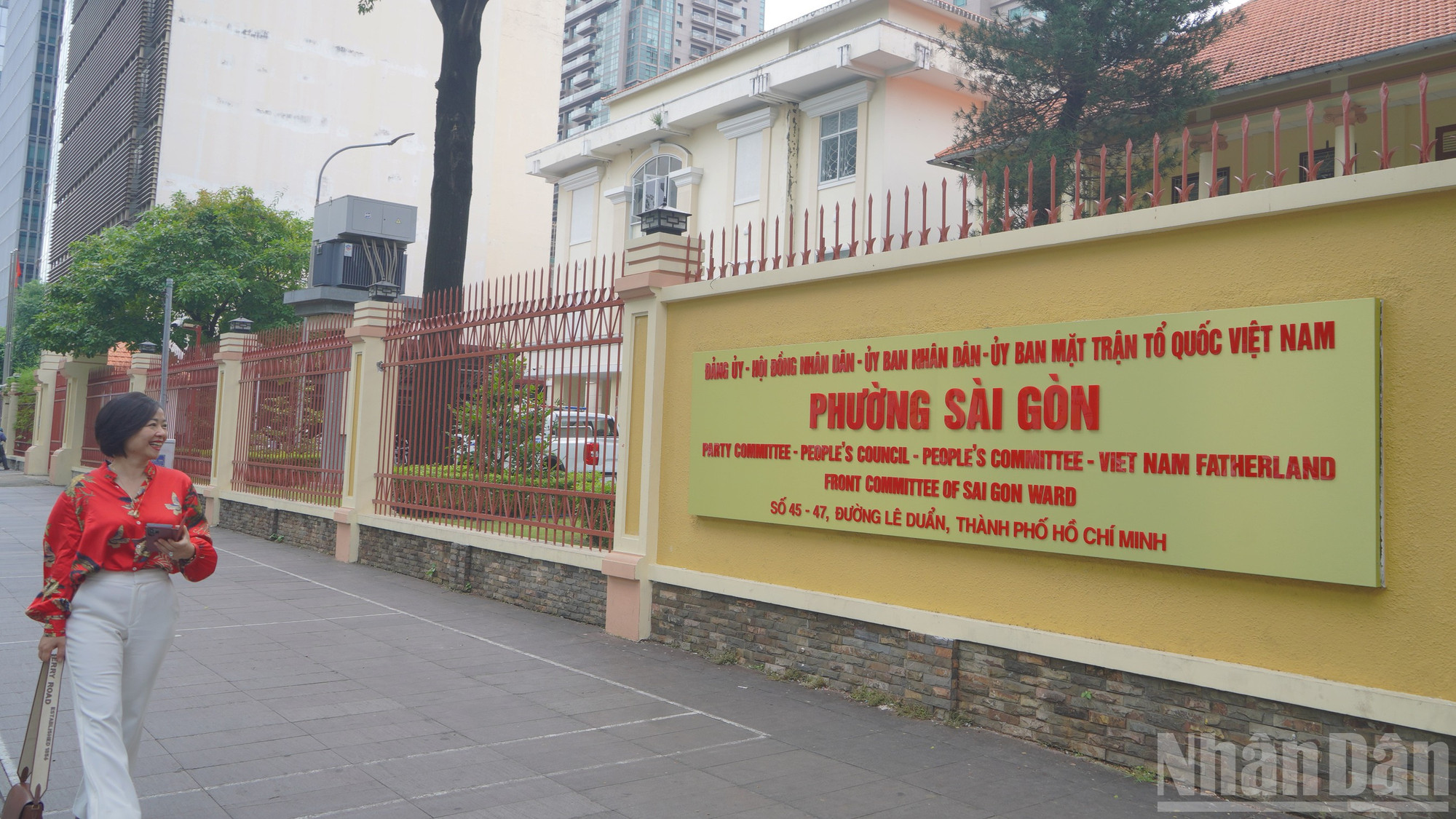 Trụ sở phường Sài Gòn trước đây là trụ sở của Ủy ban nhân dân Quận 1, địa chỉ 45-47 đường Lê Duẩn, phường Bến Nghé, Thành phố Hồ Chí Minh. ndo_br_03.jpg