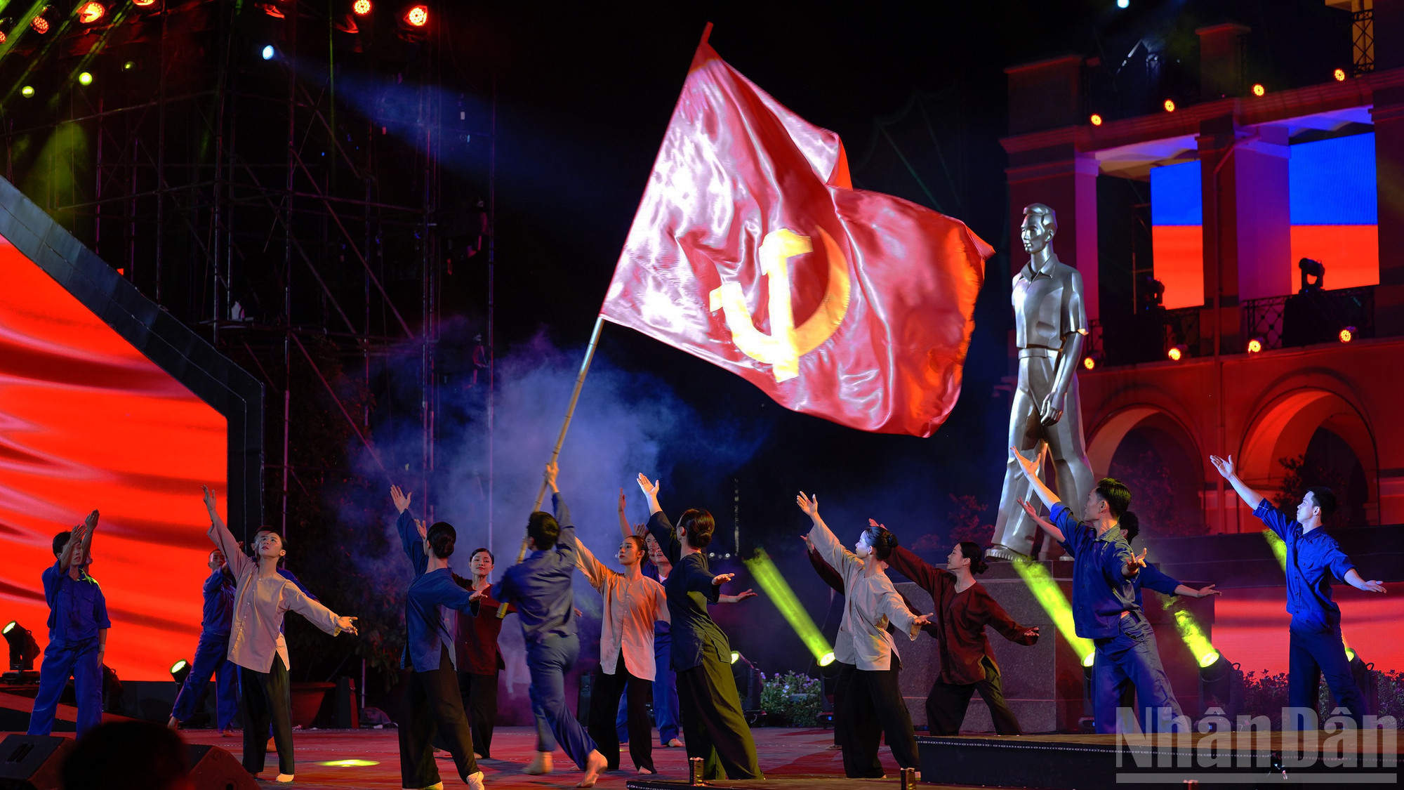 “Hai tay xây dựng một sơn hà” tại điểm cầu Bến Nhà Rồng, Thành phố Hồ Chí Minh