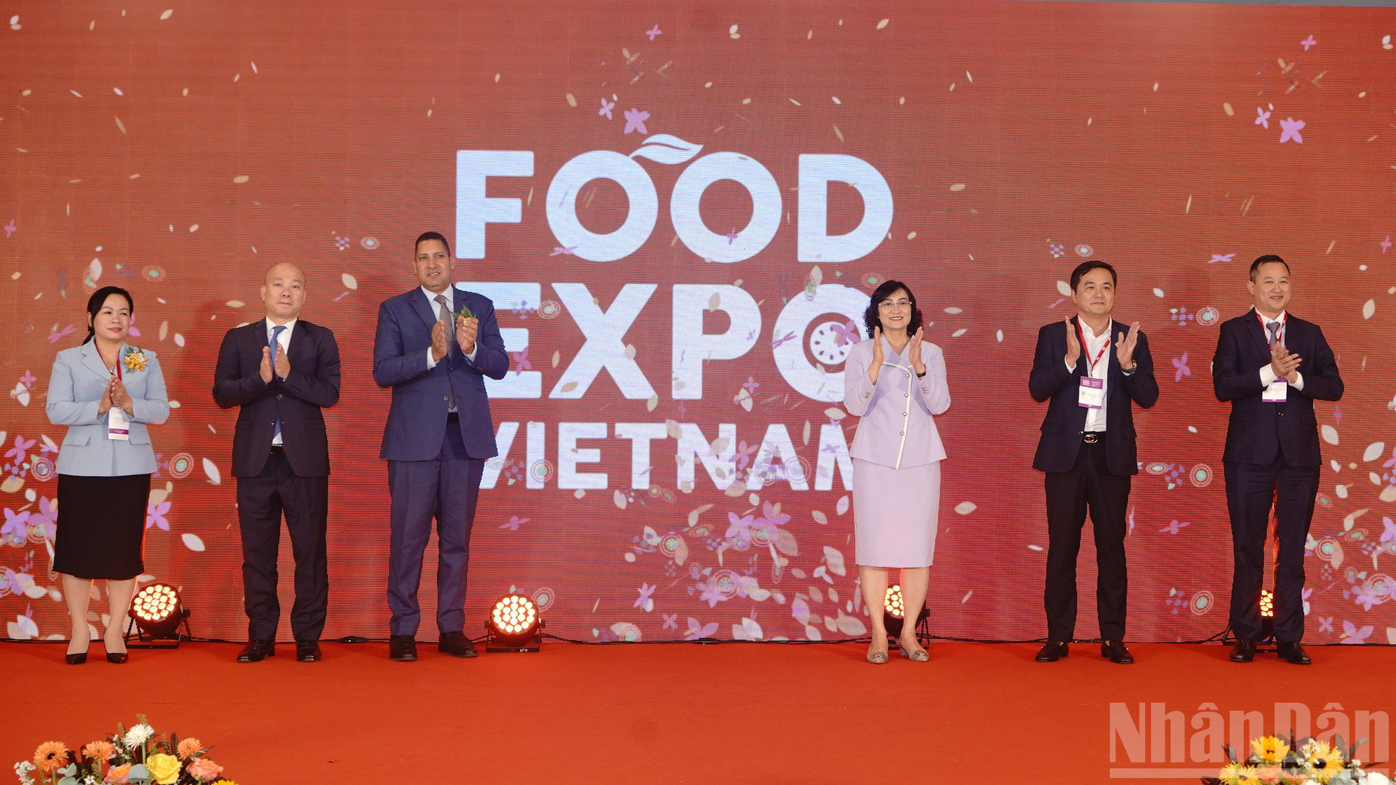 Nghi thức khai mạc triển lãm.