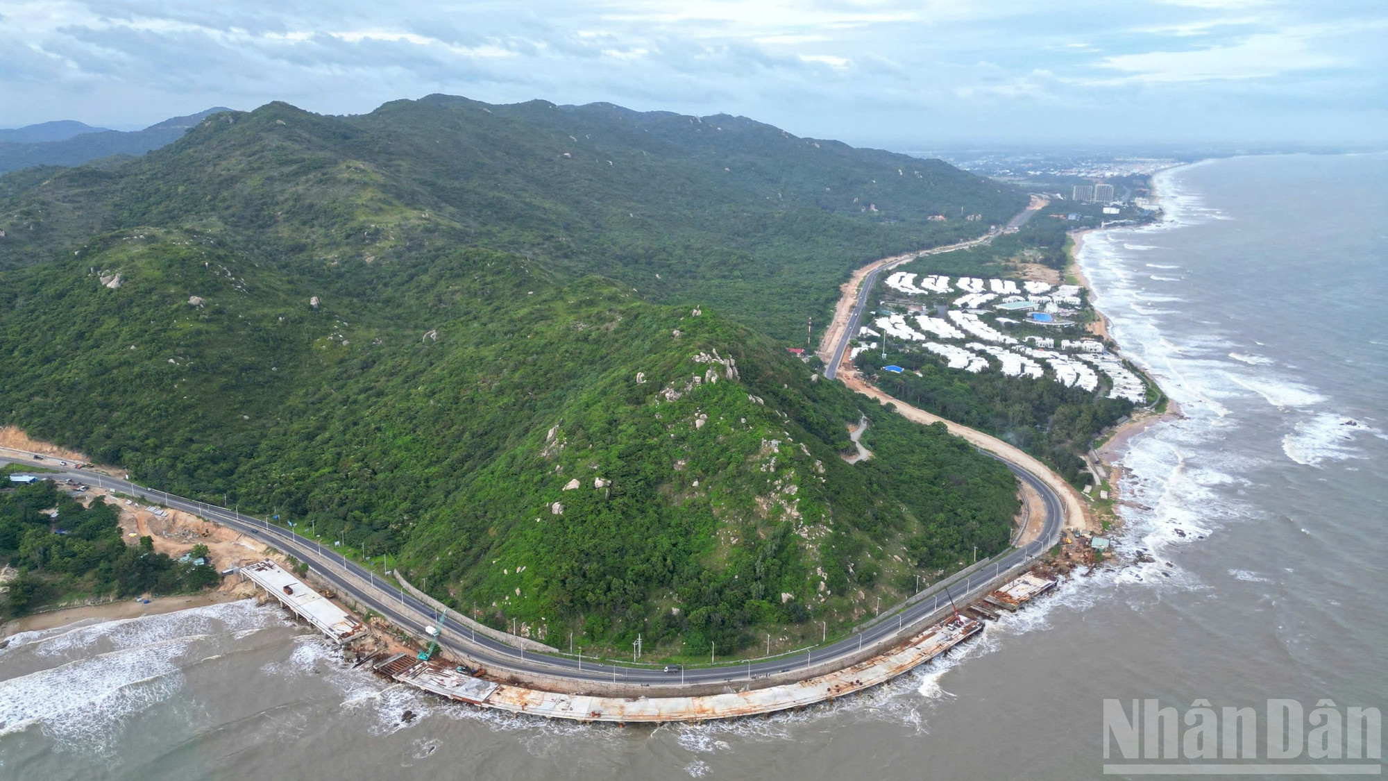 Tuyến đường ven biển hiện hữu kết nối phường Vũng Tàu,Thành phố Hồ Chí Minh với tỉnh Lâm Đồng.