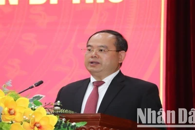 Đồng chí Quản Minh Cường, Bí thư Tỉnh ủy Cao Bằng phát biểu ý kiến tại hội nghị.