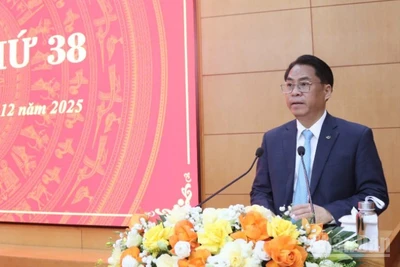 Đồng chí Phan Thăng An, Bí thư Tỉnh ủy Cao Bằng phát biểu ý kiến tại kỳ họp.