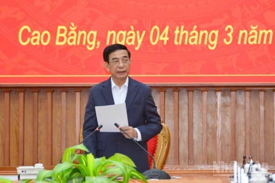 Đại tướng Phan Văn Giang, Bộ trưởng Quốc phòng phát biểu ý kiến tại buổi làm việc với lãnh đạo tỉnh Cao Bằng.