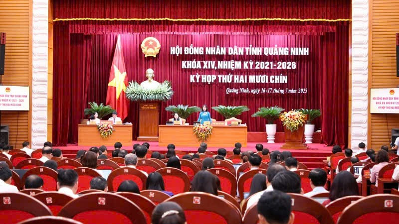 Quang cảnh Kỳ họp Hội đồng nhân dân tỉnh Quảng Ninh khóa XIV, nhiệm kỳ 2021-2026.