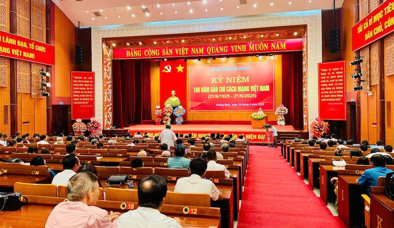 Quang cảnh Lễ kỷ niệm 100 năm Ngày Báo chí cách mạng Việt Nam.
