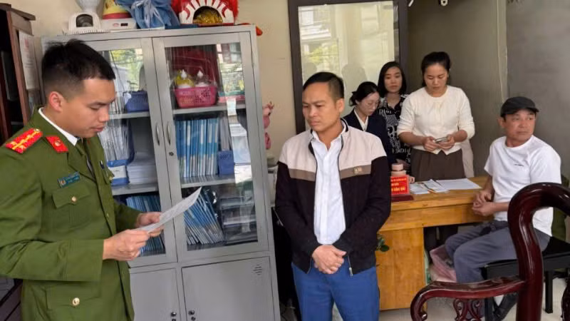 Cơ quan Cảnh sát điều tra (Công an tỉnh Quảng Ninh) thực hiện quy trình tố tụng đối với Nguyễn Văn Hải, Giám đốc Trung tâm Công tác xã hội Hải Hà.
