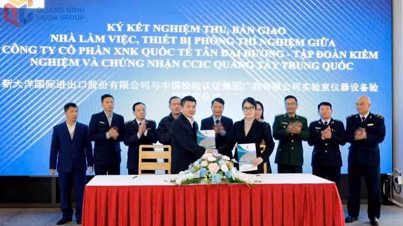 Công ty Cổ phần xuất nhập khẩu quốc tế Tân Đại Dương (Việt Nam) và Tập đoàn Kiểm nghiệm Trung Quốc - Công ty trách nhiệm hữu hạn Quảng Tây, Chi nhánh Đông Hưng (Trung Quốc) đã ký kết nghiệm thu, bàn giao nhà làm việc và toàn bộ trang thiết bị phòng thí nghiệm nông sản và thực phẩm.