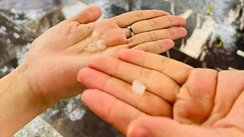 Một số nơi trên địa bàn tỉnh Quảng Ninh xuất hiện mưa đá chiều 19/7. (Ảnh: Internet). bao-2.jpg