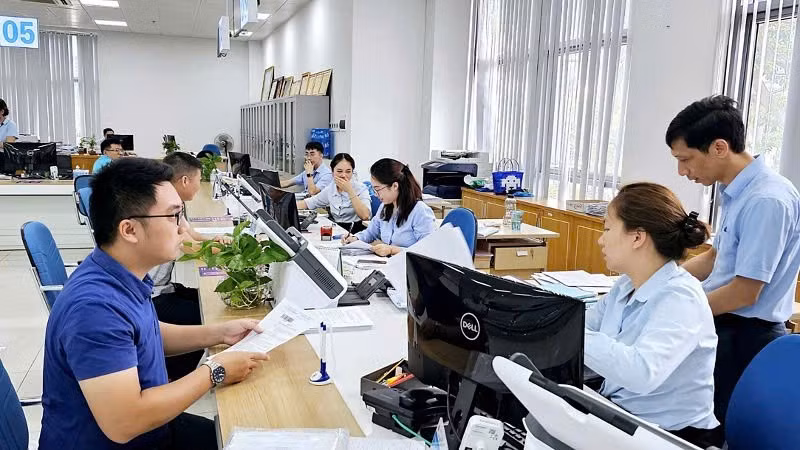 Giải quyết thủ tục hành chính tại Trung tâm phục vụ hành chính công tỉnh Quảng Ninh.