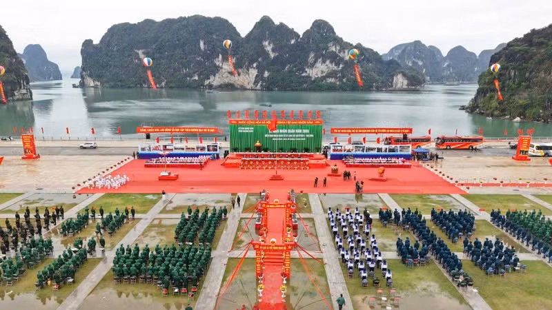 Quang cảnh lễ giao nhận quân tại Điểm giao nhận quân số 7, Ban Chỉ huy PTKV 4-Hạ Long.