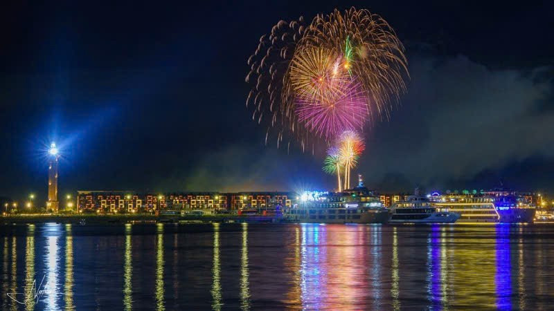Chương trình trình diễn pháo hoa bên bờ Vịnh Hạ Long hứa hẹn thu hút đông đảo du khách và nhân dân.