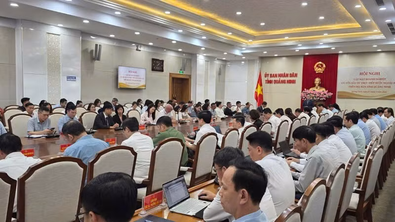 Quang cảnh buổi gặp mặt giữa Ủy ban nhân dân tỉnh Quảng Ninh các doanh nghiệp có vốn đầu tư trực tiếp nước ngoài.