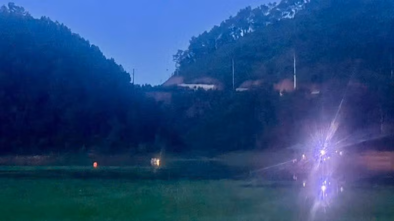 Lực lượng chức năng tìm kiếm cứu hộ, cứu nạn các nạn nhân trong đêm ngày 5/7.