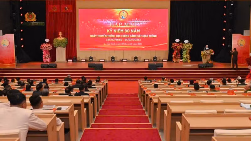 Quang cảnh buổi gặp mặt kỷ niệm 80 năm Ngày truyền thống lực lượng Cảnh sát giao thông tỉnh Quảng Ninh.