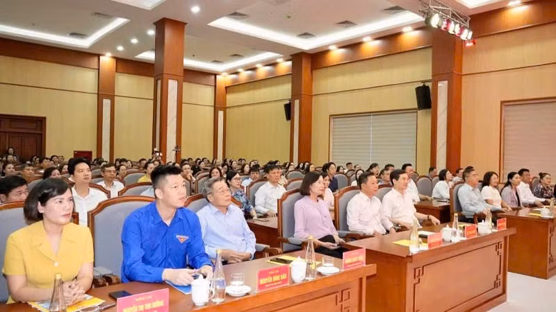 Các đại biểu dự lễ phát động. (Ảnh QMG)