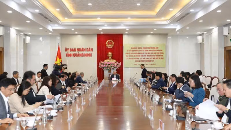 Quang cảnh buổi làm việc.