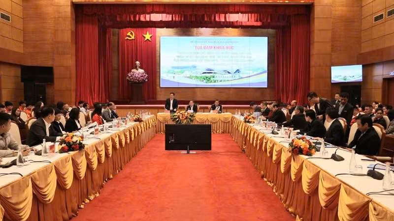 Quang cảnh tọa đàm.