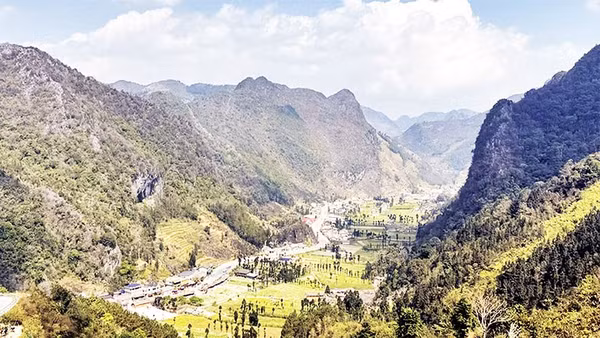 Thung lũng Sủng Là, xã Sà Phìn là điểm đến hấp dẫn du khách.