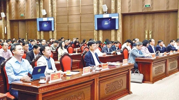 Thành ủy Hà Nội quán triệt, triển khai Chương trình hành động của Đảng bộ thành phố Hà Nội thực hiện Nghị quyết Đại hội đại biểu toàn quốc lần thứ XIV của Đảng.