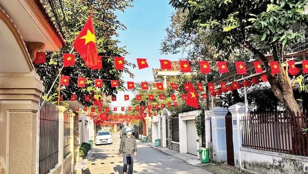 Các địa phương ở Quảng Trị trang trí cờ Đảng, cờ Tổ quốc đón chào xuân và ngày hội lớn của cả nước.