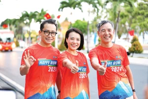 Chủ tịch Trường đại học FPT tham gia chạy Marathon và leo Everest Base Camp dù đã ở ngưỡng tuổi U70. (Ảnh: THÙY DƯƠNG)