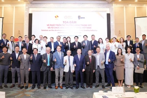 Các đại biểu tham dự tọa đàm.