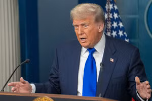 Tổng thống Mỹ Donald Trump phát biểu họp báo tại Nhà Trắng ở Washington, D.C. (Ảnh: THX/TTXVN)