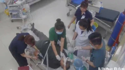 Ê-kíp Cấp cứu – Hồi sức tích cực, Bệnh viện đa khoa Vạn An đã nỗ lực hết mình cấp cứu bệnh nhân ngưng tim trước khi đưa đến bệnh viện đã có nhịp tim trở lại. 