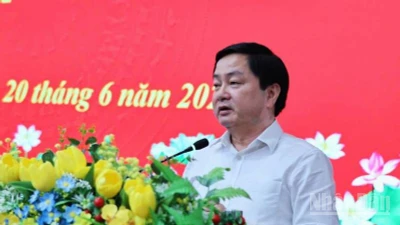 Bí thư Tỉnh ủy Long An Nguyễn Văn Quyết phát biểu chỉ đạo.