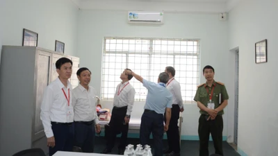 Ban Chỉ đạo cấp quốc gia Kỳ thi tốt nghiệp trung học phổ thông năm 2025 kiểm tra điểm thi, điểm in sao đề thi tại Đà Nẵng. (Ảnh: H.A.N)