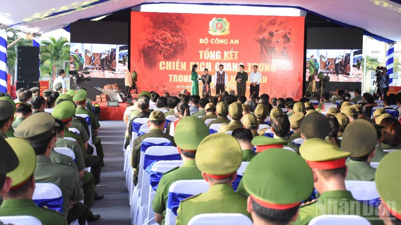 Quang cảnh chương trình chiều 9/1. (Ảnh: ANH ĐÀO)