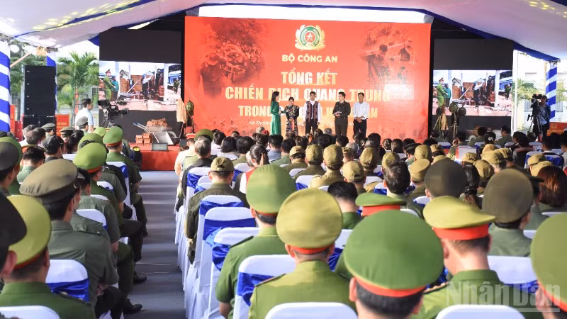 Quang cảnh chương trình chiều 9/1. (Ảnh: ANH ĐÀO)