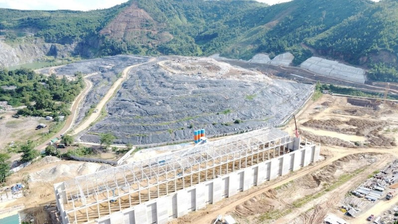Hiện các khu vực chôn lấp rác của Đà Nẵng tại bãi rác Khánh Sơn đã đầy.