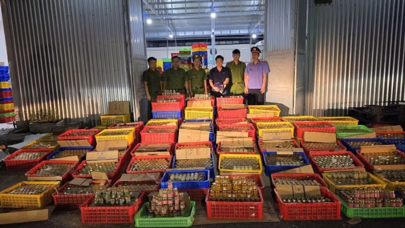 Đường dây sản xuất nước yến giả quy mô lớn bị Công an Đà Nẵng triệt xóa. (Ảnh: Công an cung cấp)