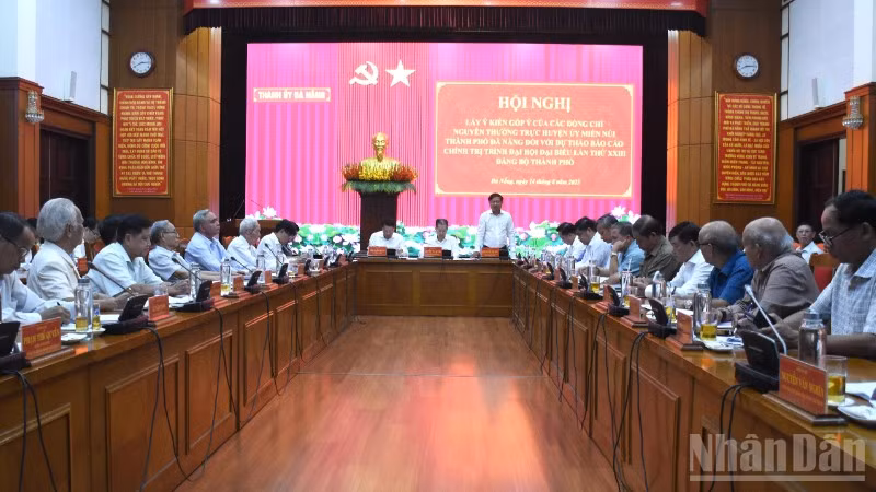 Phó Bí thư Thành ủy, Chủ tịch ủy ban nhân dân thành phố Đà Nẵng Lương Nguyễn Minh Triết phát biểu tại hội nghị. (Ảnh: ANH ĐÀO)