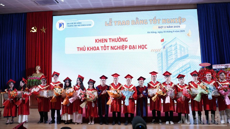 Đà Nẵng vinh danh sinh viên xuất sắc trong học tập, nghiên cứu. (Ảnh: ANH ĐÀO)