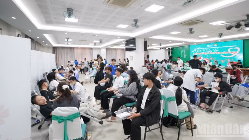 Ngày hội hiến máu tình nguyện thêm ý nghĩa khi được tổ chức đúng dịp kỷ niệm 95 năm Ngày thành lập Đoàn Thanh niên Cộng sản Hồ Chí Minh. 