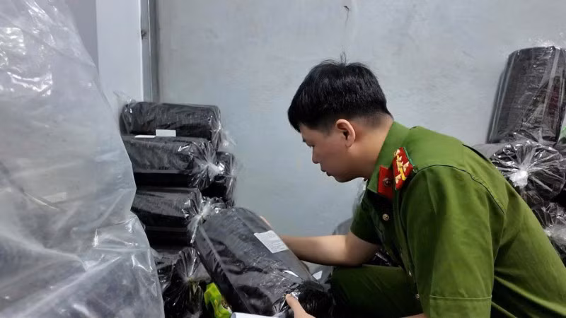 Hơn 7.000 sản phẩm đã bị các chiến sĩ công an Phòng cảnh sát kinh tế Đà Nẵng triệt phá, thu giữ.