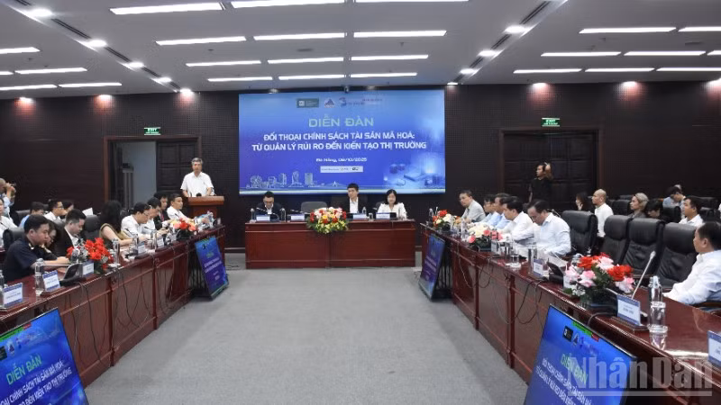 Khai mạc Diễn đàn “Đối thoại chính sách tài sản mã hóa: Từ quản lý rủi ro đến kiến tạo thị trường”. (Ảnh: ANH ĐÀO)