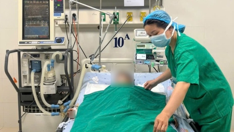 Bệnh viện Phụ sản-Nhi Đà Nẵng đang tích cực điều trị cho các bệnh nhi.